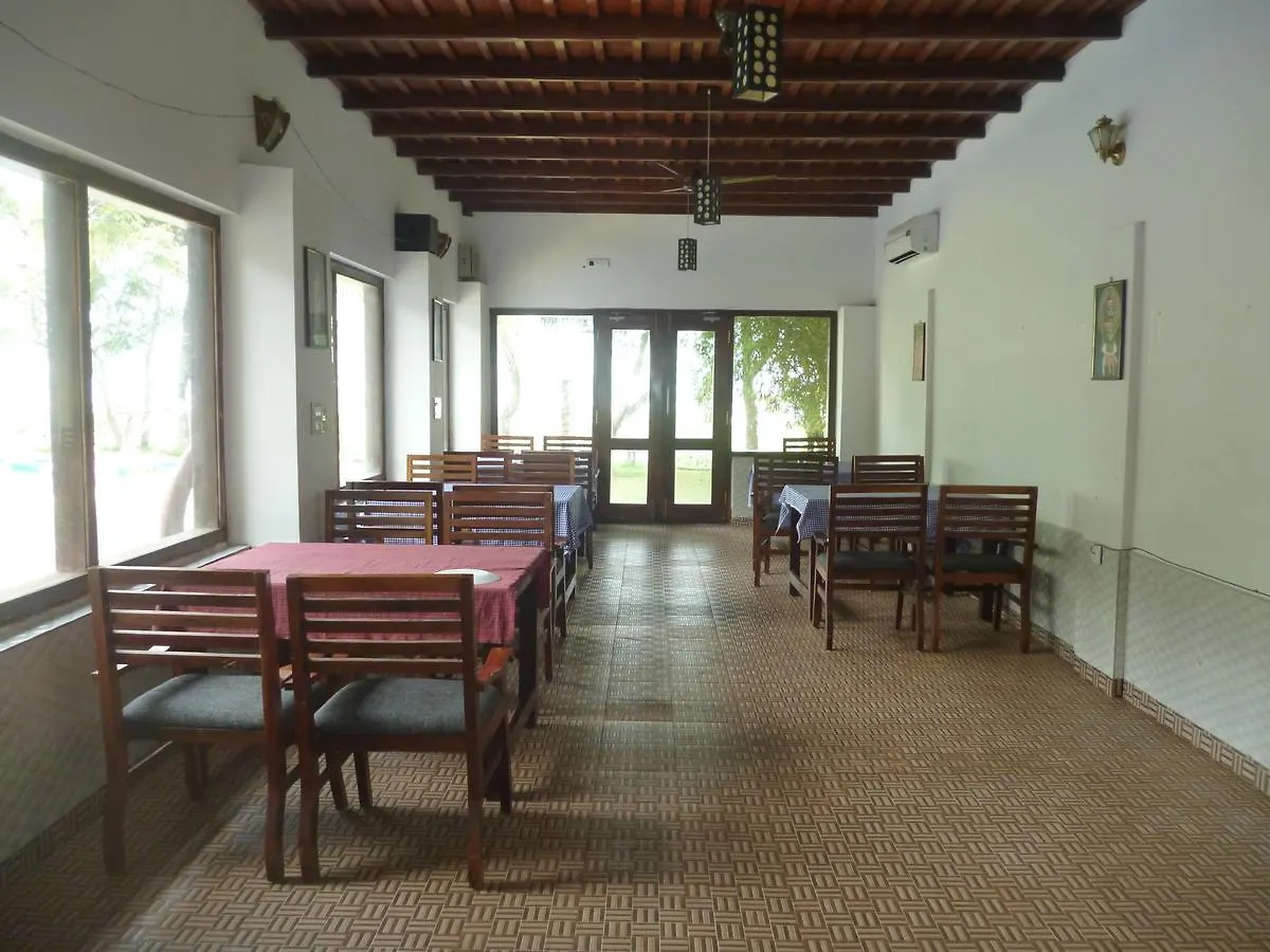 Shanthitheeram Lakeside Heritage Resort Alappuzha 2*,